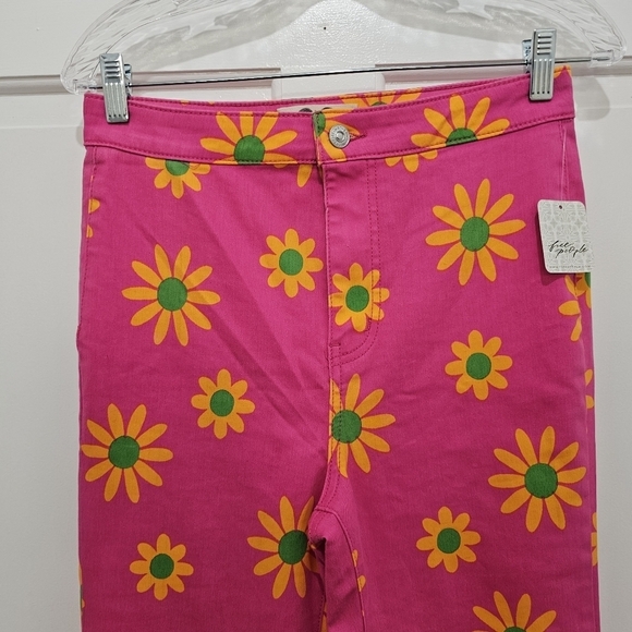 We The Free Youthquake Printed Crop Flare Jeans Size 29 - Picture 5 of 17